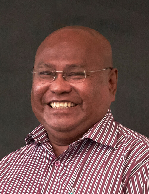 Dr John Szetu
