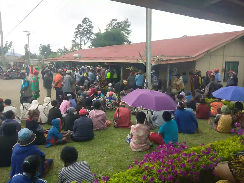 Crowds waiting outside at the Kainantu outreach