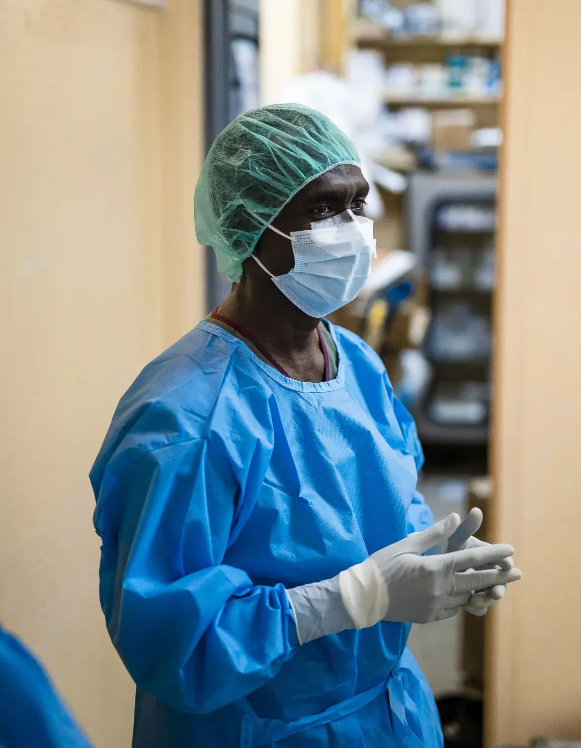 Dr Mundi preparing to perform cataract surgery